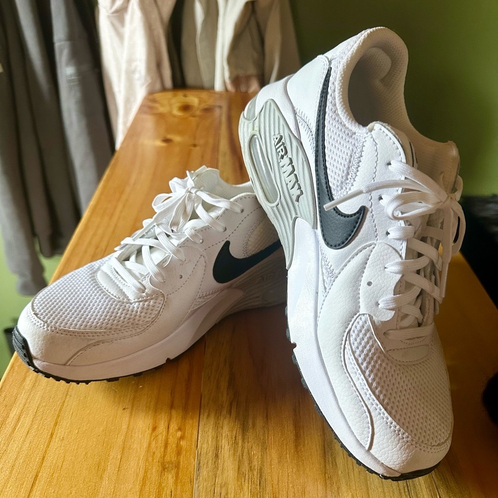 Nike Air Max Excee White Sneakers 8.5